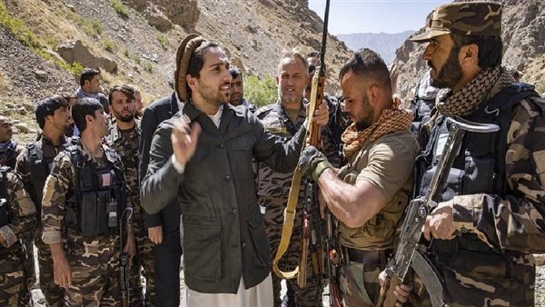 أحمد مسعود وسط قوات