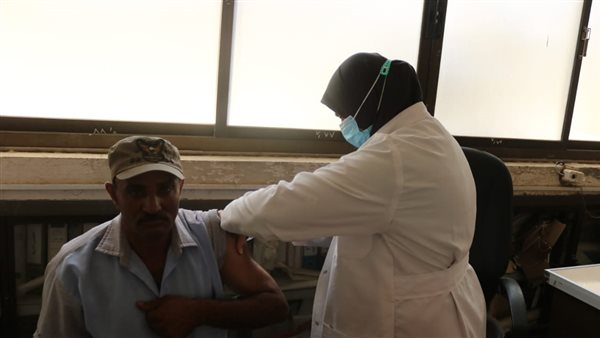 تطعيم العاملين في