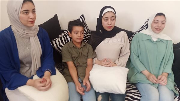 الطالبة وأسرتها 