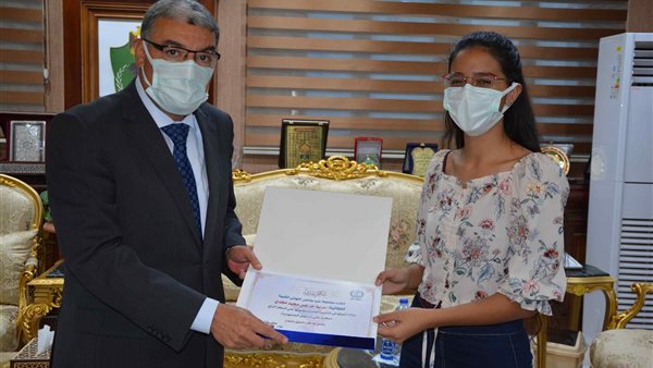 محافظ المنيا يكرم