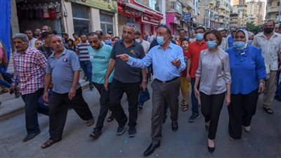 بعد نصف قرن من الإهمال.. محافظ الإسكندرية يزيل أكبر تعديات على شارع باكوس الرئيسي