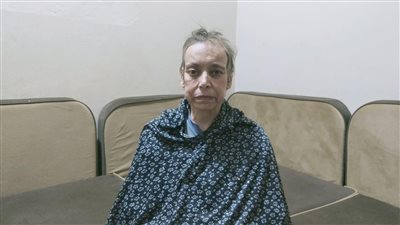 مسنة تستغيث بالرئيس: ابني حلق لي شعري وطردني من البيت ونفسي في حياة كريمة | صور وفيديو