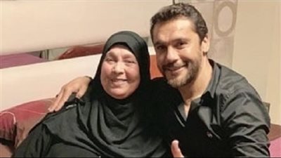 أحمد حسن يتلقى العزاء في والدته بمدينة مغاغة اليوم