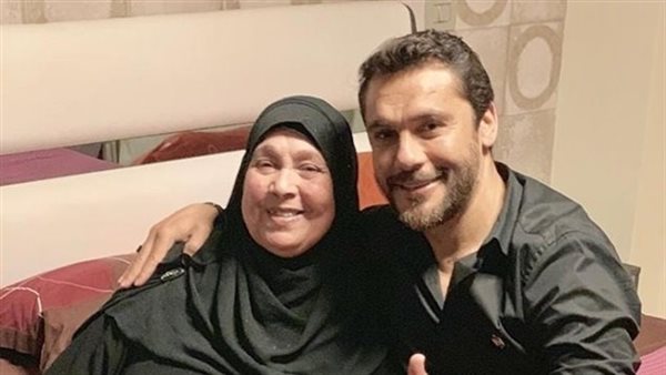 أحمد حسن ووالدته