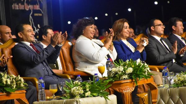 وزيرة الثقافة ومحافظة