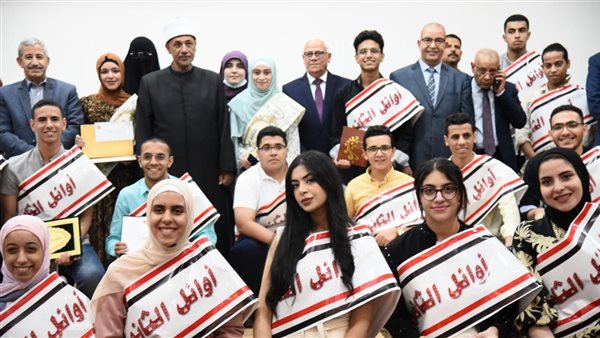 محافظ بورسعيد يكرم