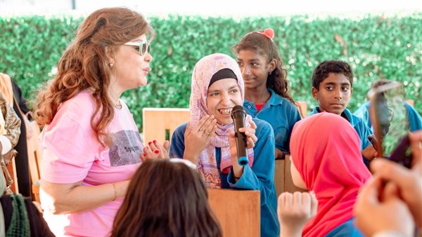 الفنانة صفاء أبو