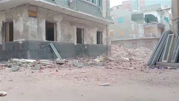 إخلاء 9 منازل مجاورة