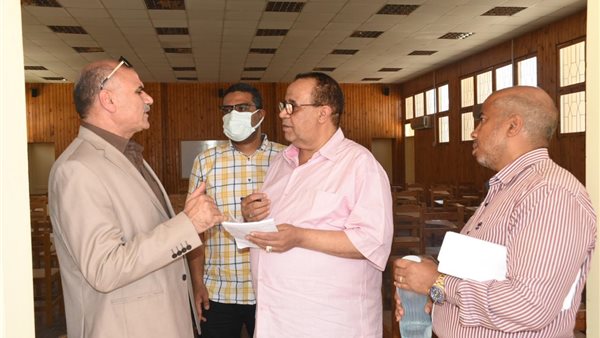 رئيس الجامعة وعميد