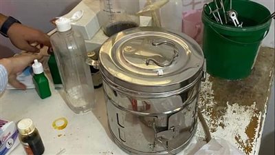 ضبط مركز نساء وتوليد تديره ممرضة بمسكنها بالبحيرة | صور وفيديو