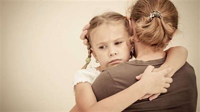 دار الإفتاء تحسم الجدل حول حضانة الطفل بعد وفاة الأم