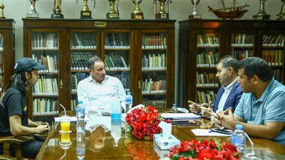 الخطيب يجتمع مع لجنة احتفالية النجمة العاشرة وتكريم الأبطال