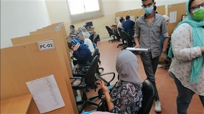 إقبال كبير على معامل التنسيق الإلكتروني بجامعة الإسكندرية|صور
