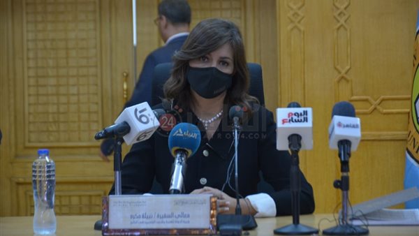 السفيرة نبيلة مكرم