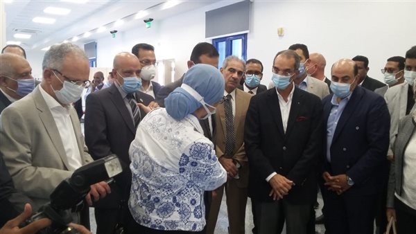 وزير الاتصالات بمركز