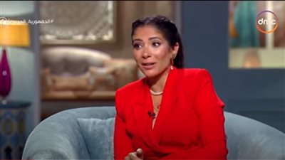 منى زكي: أحمد زكي مبهر.. والفن يجعلك أكثر إنسانية