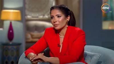 منى زكي: قطعت صور فرحي لهذا السبب (فيديو)