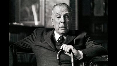 أجاد أربع لغات وفقد بصره.. محطات في حياة خورخي لويس بورخيس