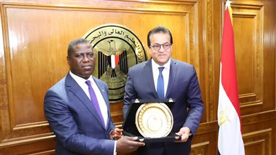 وزير التعليم العالي يستقبل وزير خارجية سيراليون