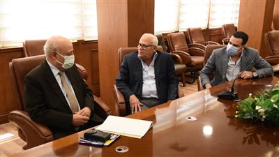 محافظ بورسعيد يشيد بدور الأكاديمية البحرية في تأهيل وتدريب الشباب بمجال اللوجستيات 