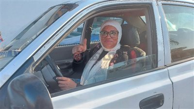 «سيدة التاكسي» تطالب المحافظ باستبدال وحدتها السكنية ببورفؤاد بأخرى مماثلة فى بورسعيد: «كفايا عليا 16 ساعة شقا»