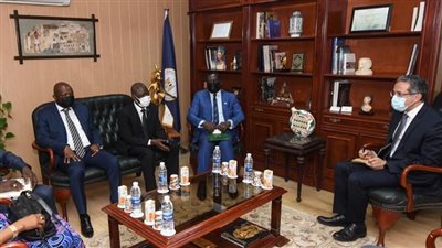خالد العناني يستقبل وزير خارجية سيراليون خلال زيارته لمصر