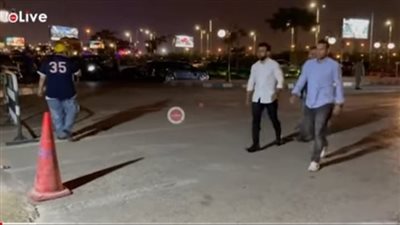 بينهم إبراهيم فايق وطارق علام.. نجوم الإعلام في عزاء والدة أحمد حسن بمسجد الشرطة