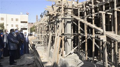 محافظ أسيوط يتفقد أعمال إنشاء مجمع الخدمات بقرية أولاد إلياس بمركز صدفا