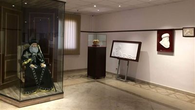 مقتنيات البابا ومؤسس مدارس الأحد.. جولة داخل المتحف البطريركي والبانوراما القبطية | صور وفيديو