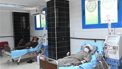 محافظ قنا يتفقد قسميّ الغسيل الكلوي والأطفال المبتسرين بأحد مستشفيات قوص