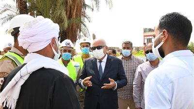محافظ قنا: إنشاء مجمع خدمات حكومية بـ الكلالسة بتكلفة 10 ملايين جنيه