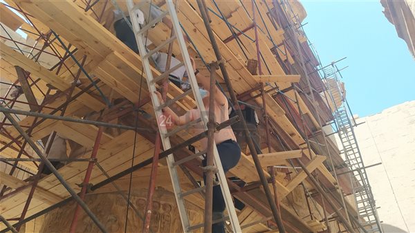 سقالات بأعمدة الكرنك