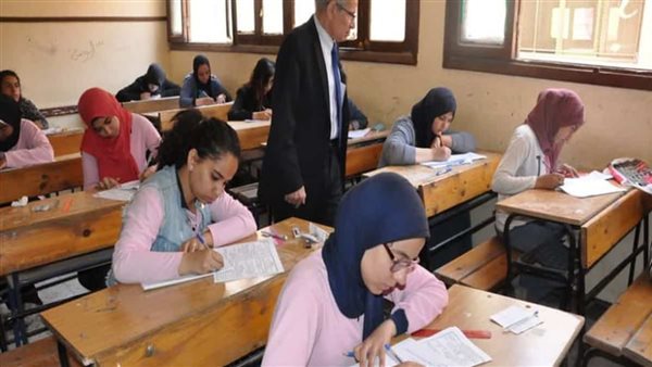 طلاب الدبلومات الفنية