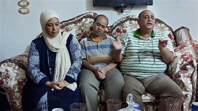 شاب كفيف حاصل على ليسانس آداب يُعين «فرّاش» في بورسعيد.. وأسرته: يستحق حياة أفضل| صور وفيديو