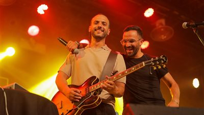 عبد الرحمن رشدي يحتفل بألبوم الأسئلة في حضور أحمد كامل بساقية الصاوي | صور