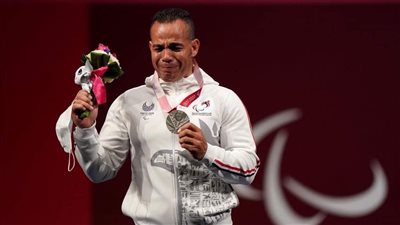 الاتحاد الدولي لرفع الأثقال يبرز إنجاز شريف عثمان قبل بطولة العالم مصر 2025