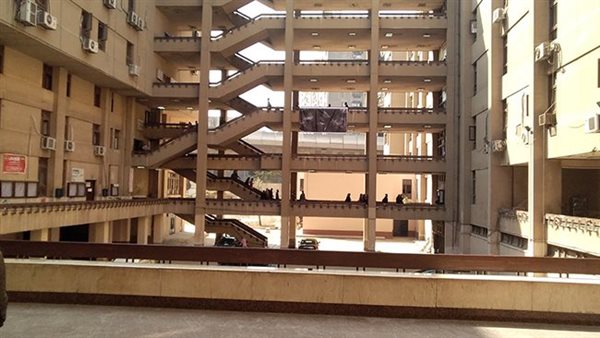 كلية الألسن جامعة