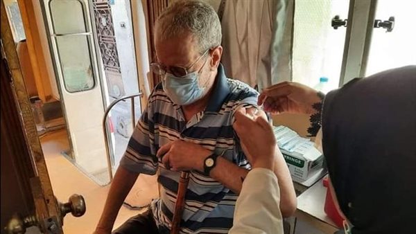 تطعيم المواطنين بلقاح