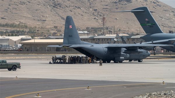 انسحاب قوات من مطار