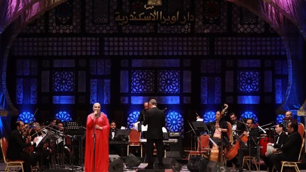 الفنانة نداء شرارة