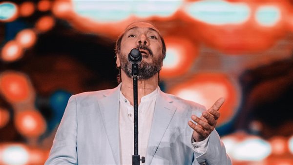 علي الحجار في مسرح