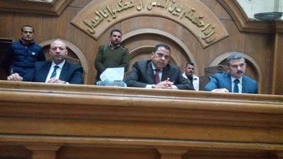 انتقم من أبيه لسوء معاملته لهم.. محاكمة محامي وزوجة أبيه وصديقه لقتل والده وسرقته