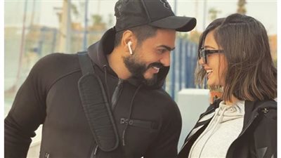 بسمة بوسيل تغني مع تامر حسني وتحضتنه على المسرح | فيديو