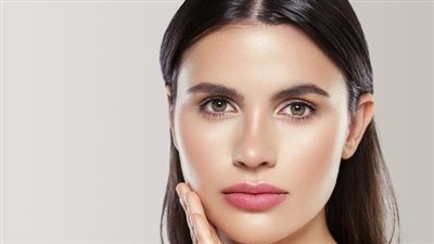 تعرفي على طرق التخلص من مشكلات البشرة الدهنية