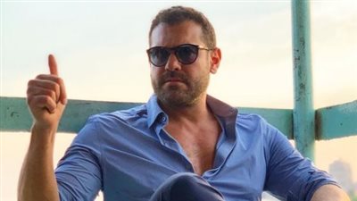 عمرو يوسف ينشر صورًا من كواليس مسلسه الجديد وعد إبليس 