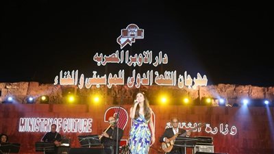 جنات تخطف القلوب والانظار ومحمد حسن يتألق بأعمال زمن الفن الجميل (صور)