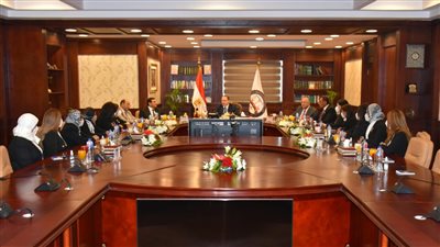 النائب العام يلتقي عضوات النيابة العامة الجدد | صورة