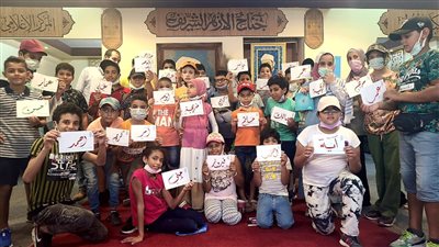 زوار معرض الإسكندرية للكتاب يعبرون عن إعجابهم بـ جناح الأزهر المتنوع