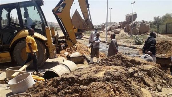 كسر بخط مياه جبل