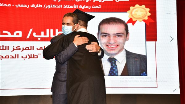 محافظ الغربية يكرم